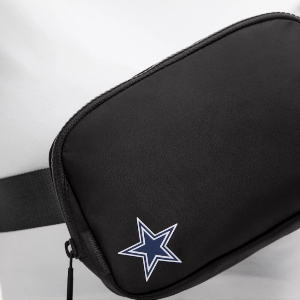 Lululemon everywhere belt bag, Dallas Cowboys